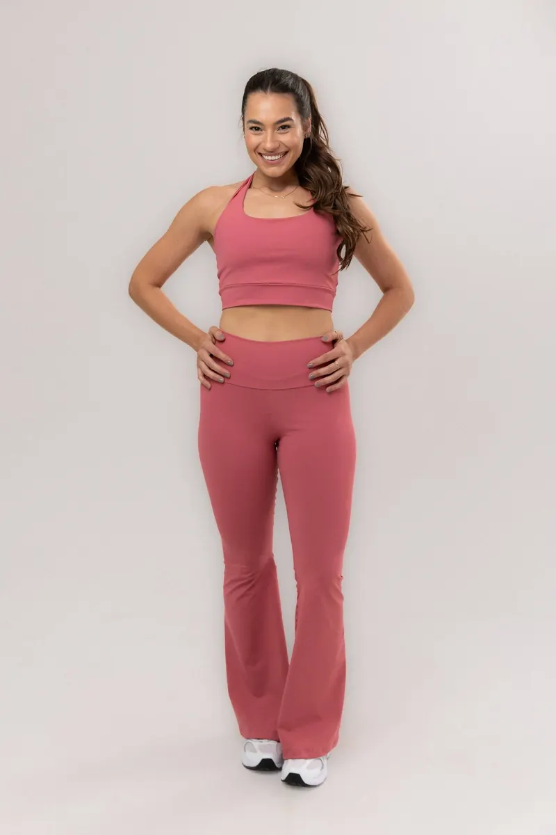 Conjunto de top e calça flare rosa